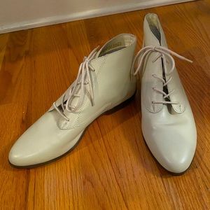 Winter white vintage leather Connie Sport lace-up size 8.5 booties